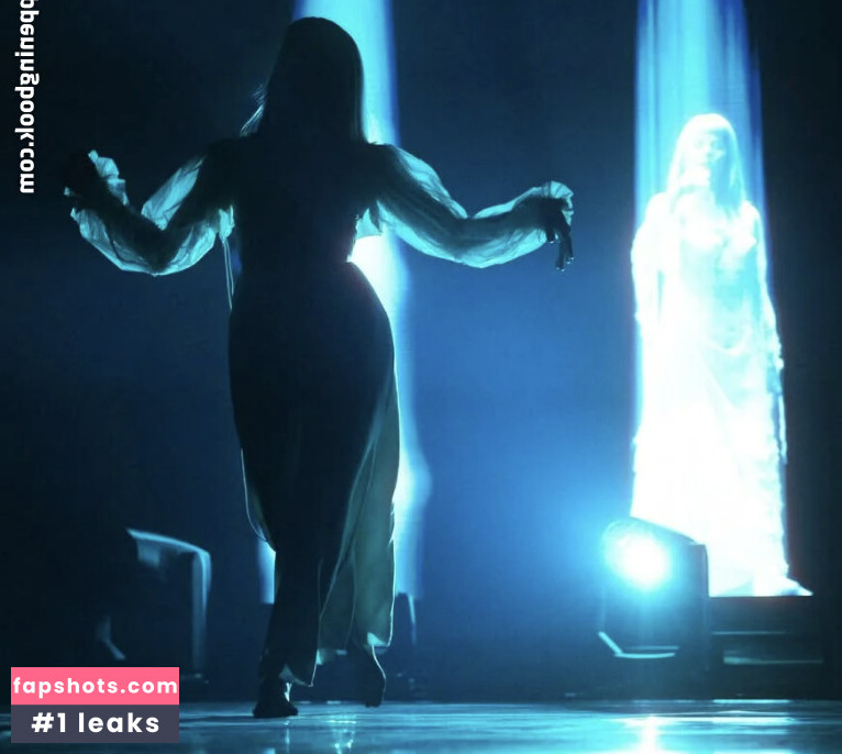 Aurora Aksnes gallery photo #15