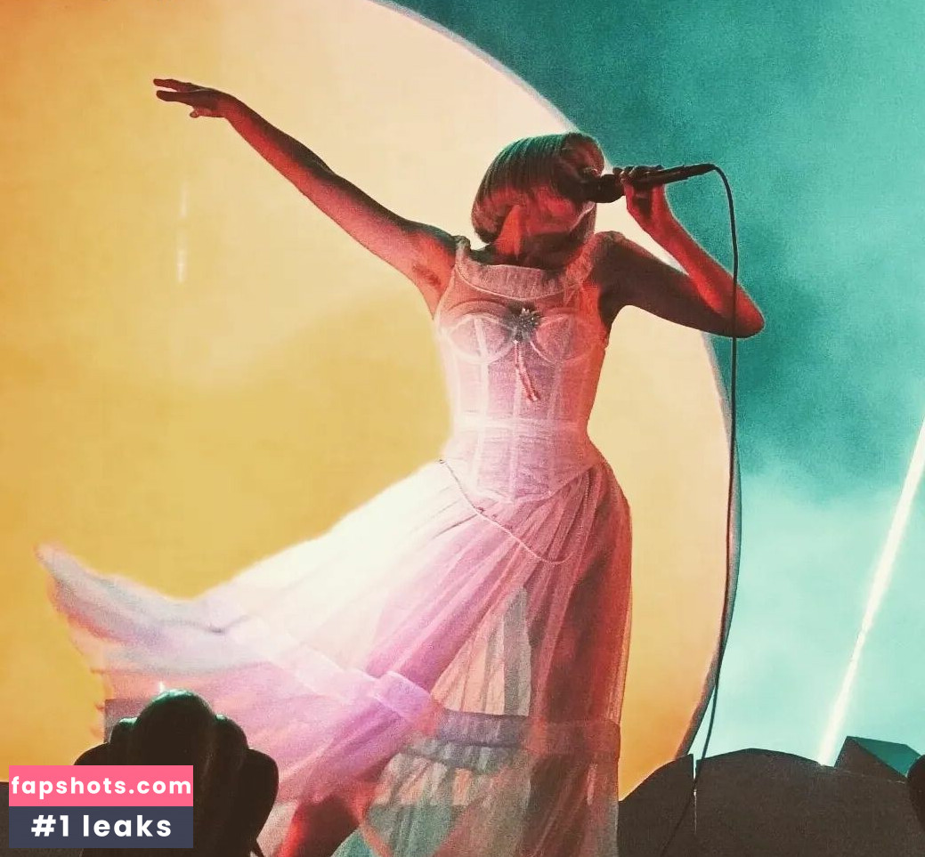 Aurora Aksnes gallery photo #142