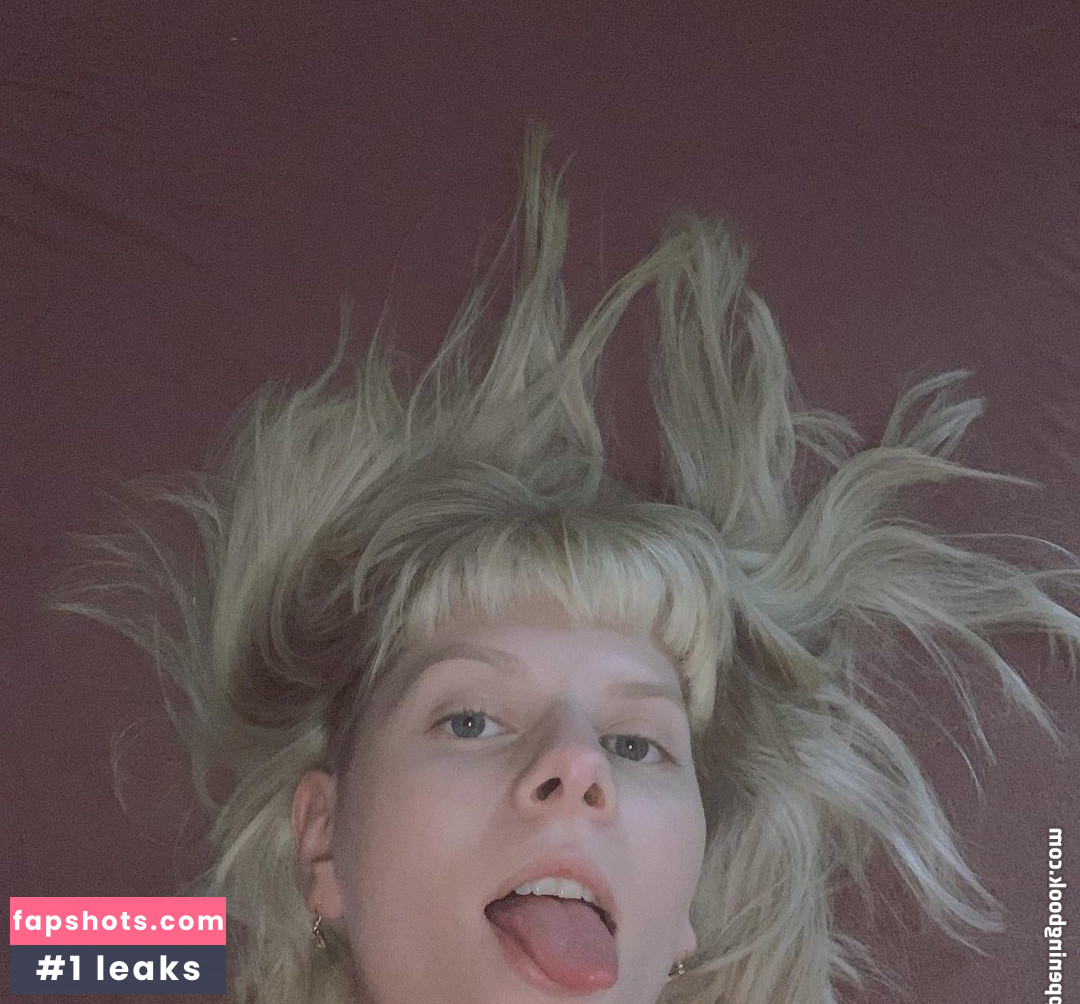 Aurora Aksnes gallery photo #148