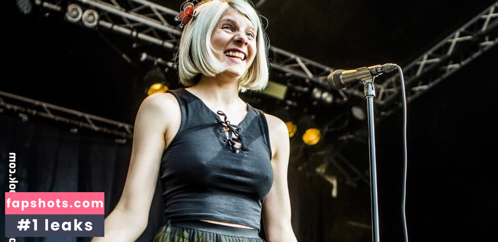 Aurora Aksnes gallery photo #152