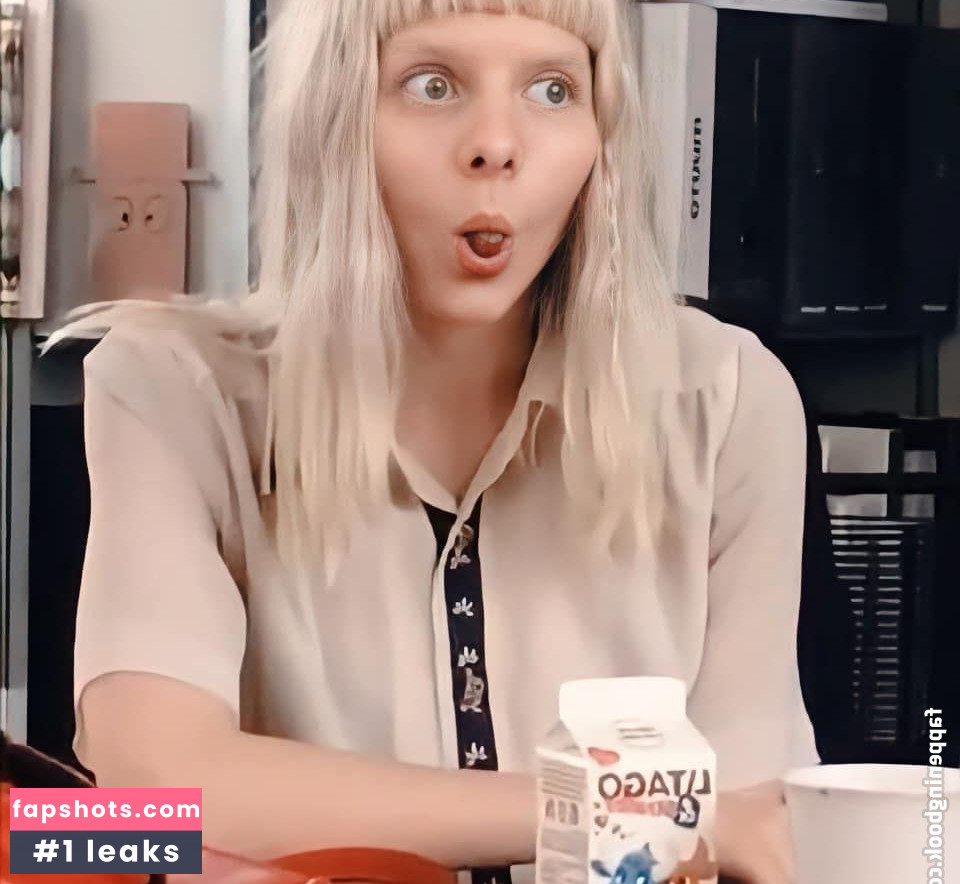 Aurora Aksnes gallery photo #154