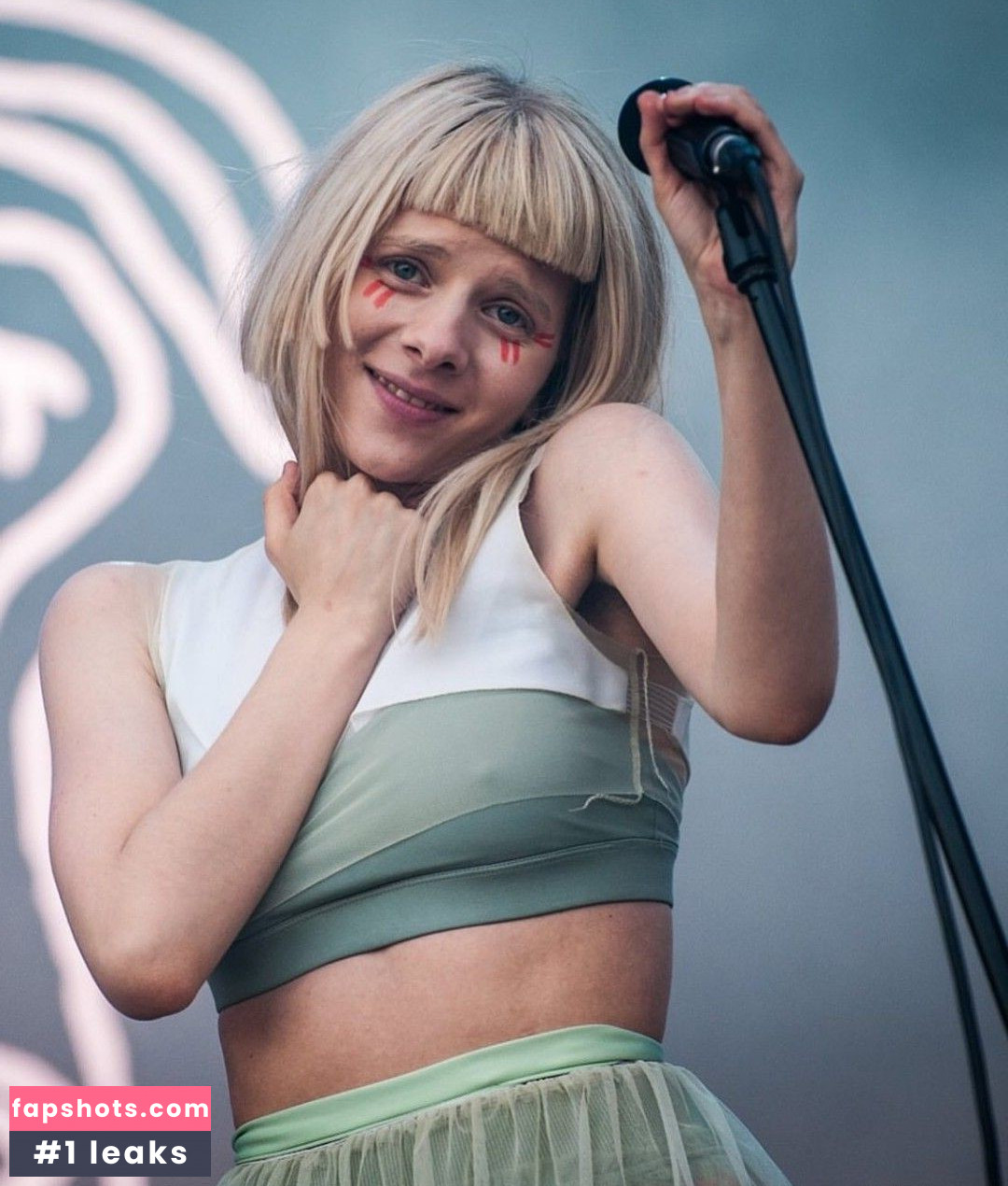 Aurora Aksnes gallery photo #157