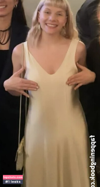 Aurora Aksnes gallery photo #17