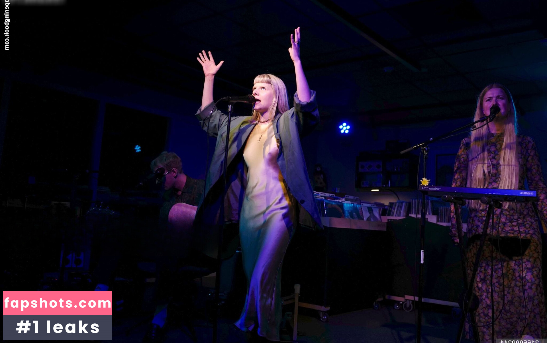 Aurora Aksnes gallery photo #20