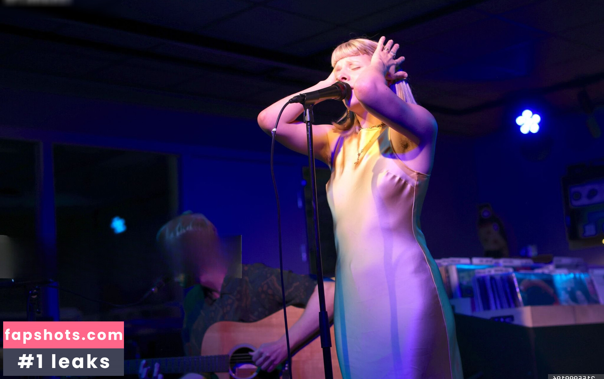 Aurora Aksnes gallery photo #22