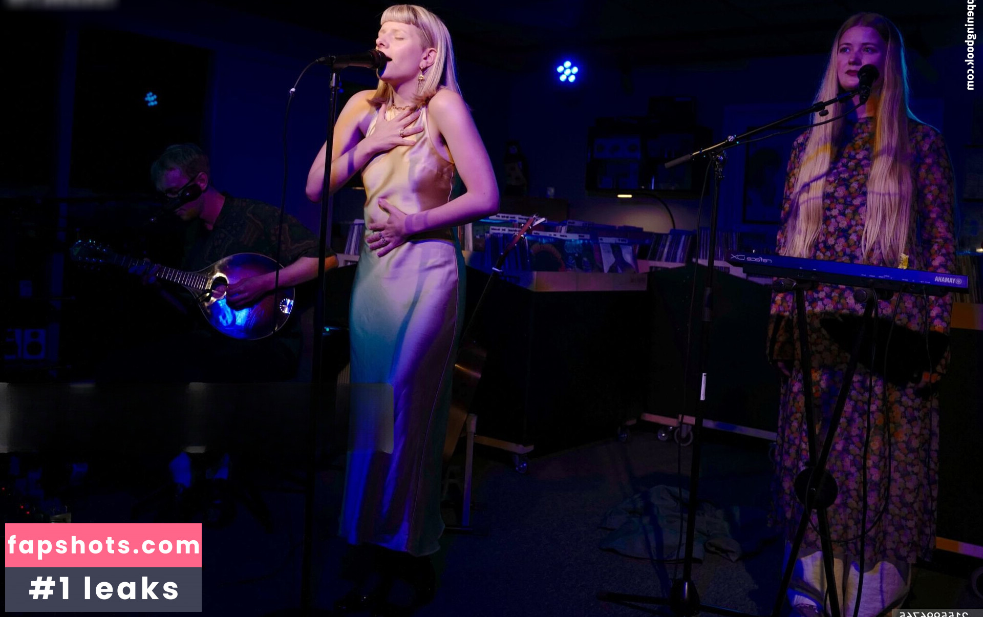 Aurora Aksnes gallery photo #23