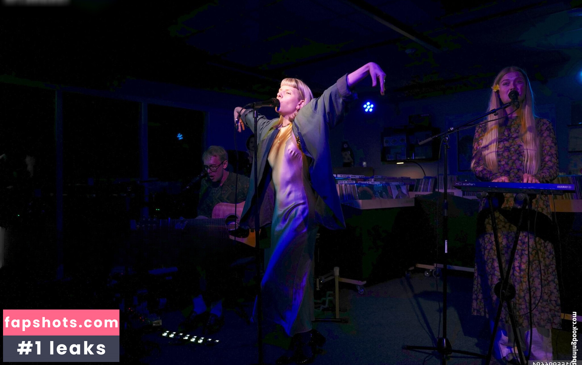 Aurora Aksnes gallery photo #24