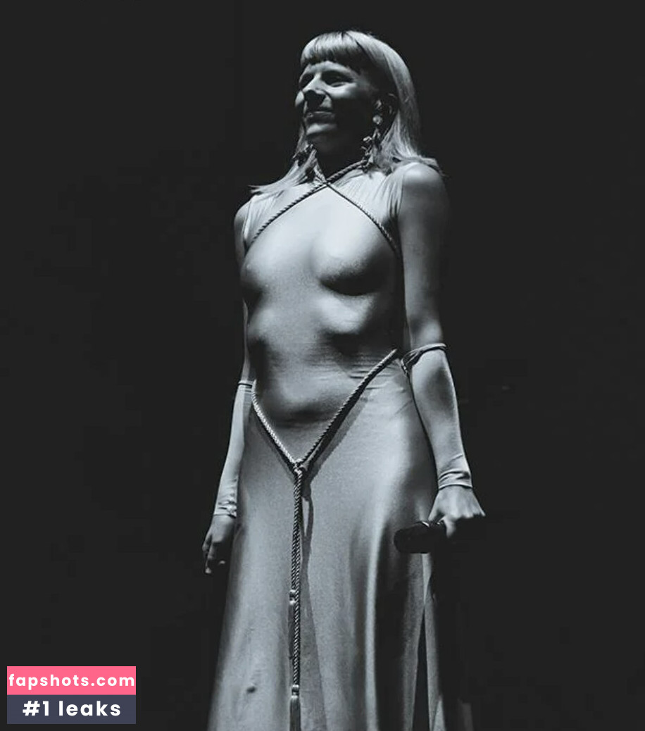 Aurora Aksnes gallery photo #29