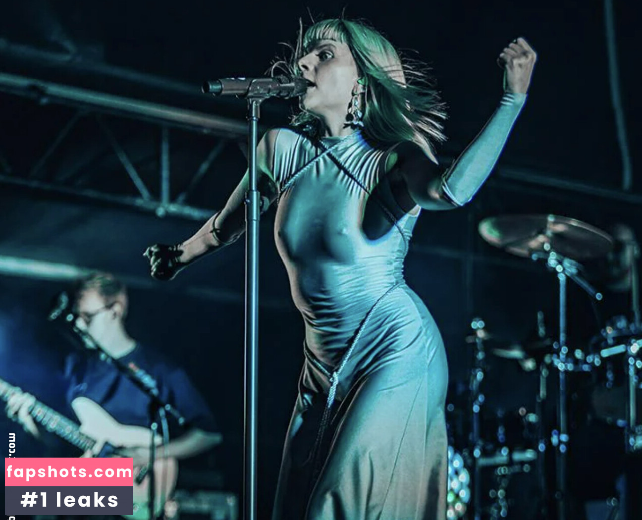 Aurora Aksnes gallery photo #39