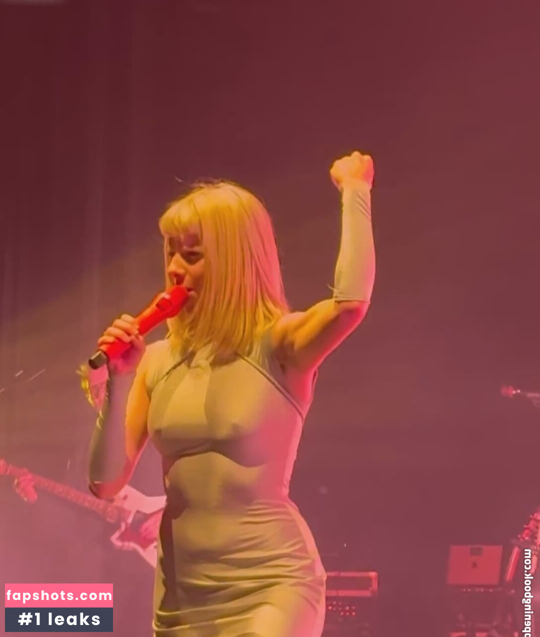 Aurora Aksnes gallery photo #44