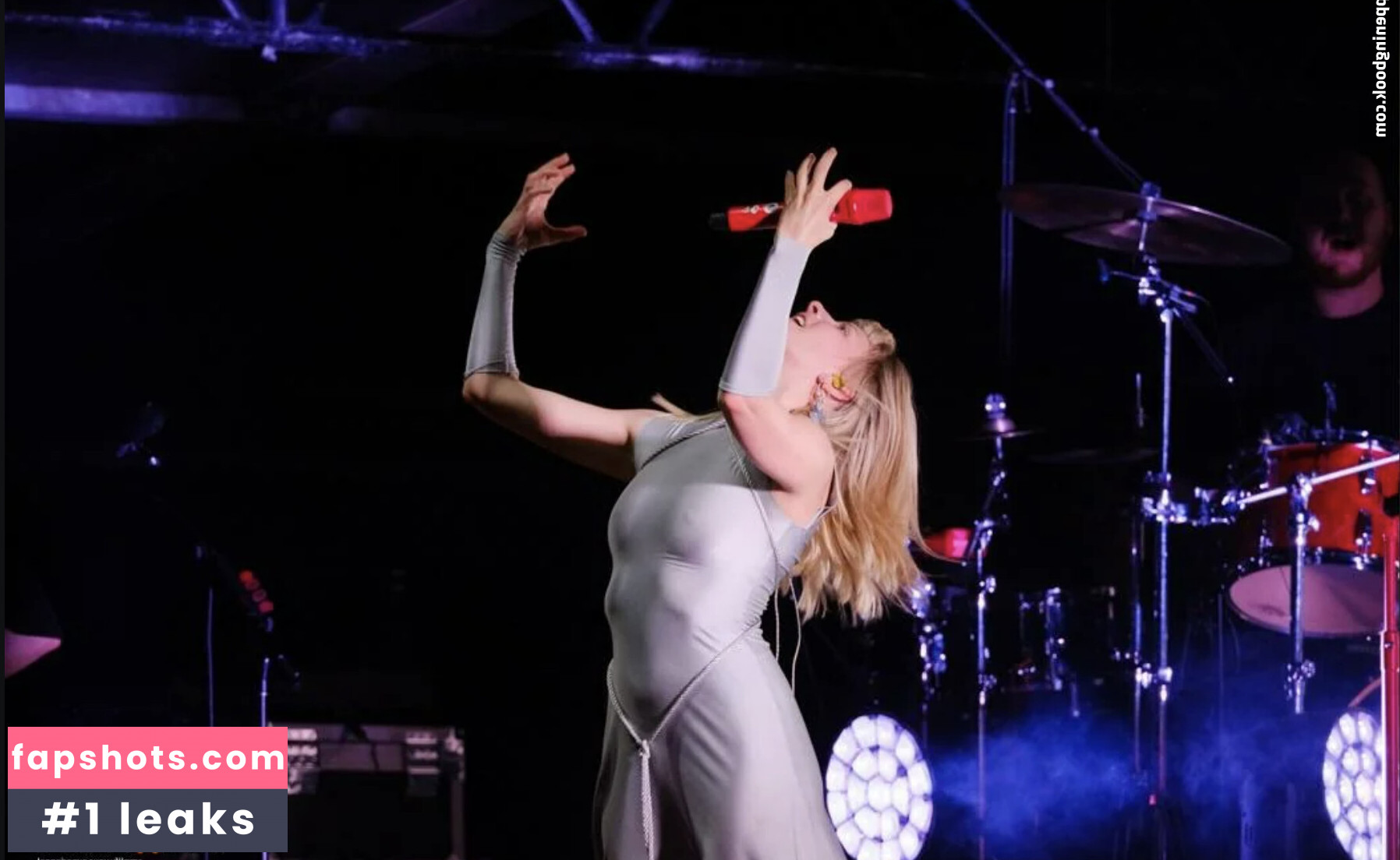 Aurora Aksnes gallery photo #47