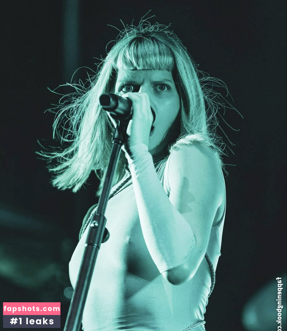 Aurora Aksnes gallery photo #50