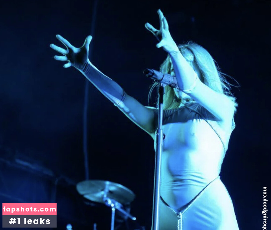 Aurora Aksnes gallery photo #51