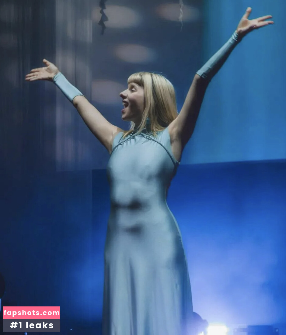 Aurora Aksnes gallery photo #54