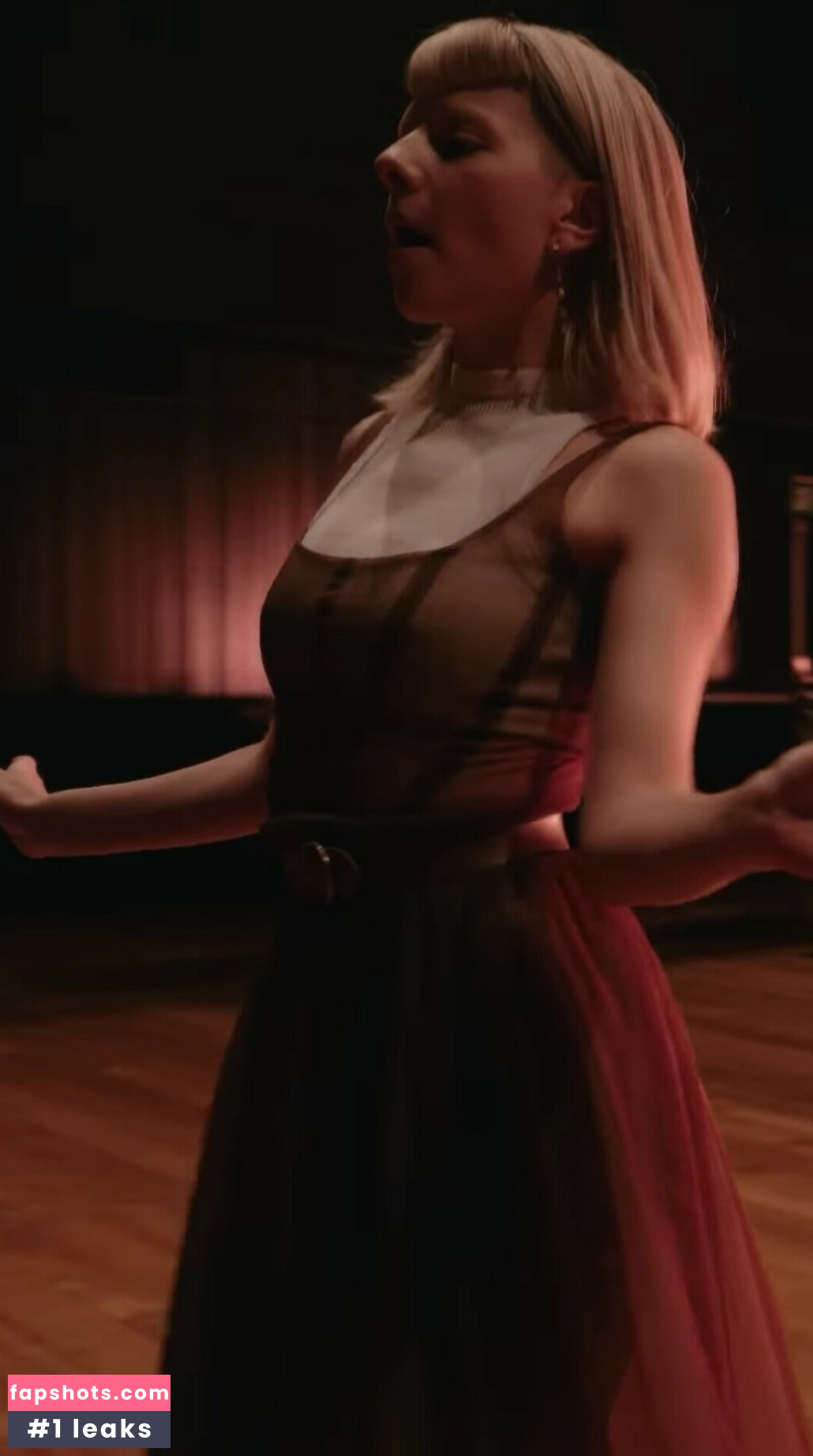 Aurora Aksnes gallery photo #58