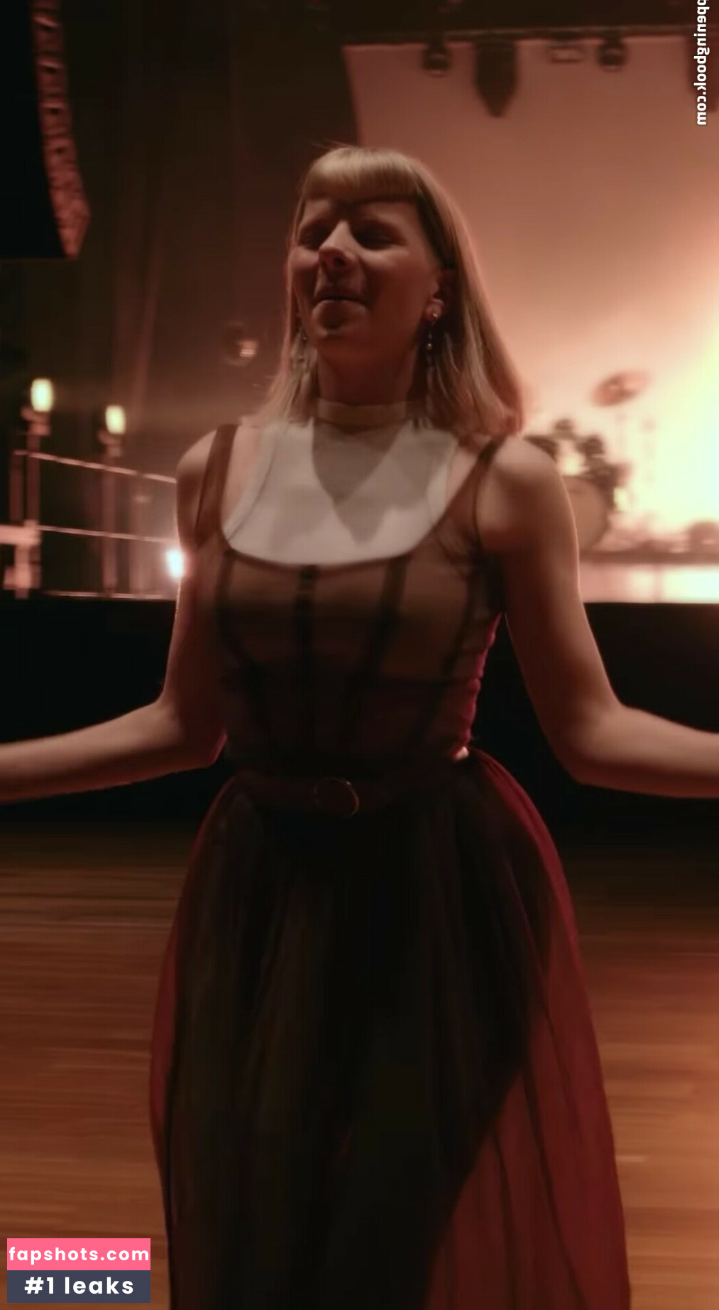 Aurora Aksnes gallery photo #59