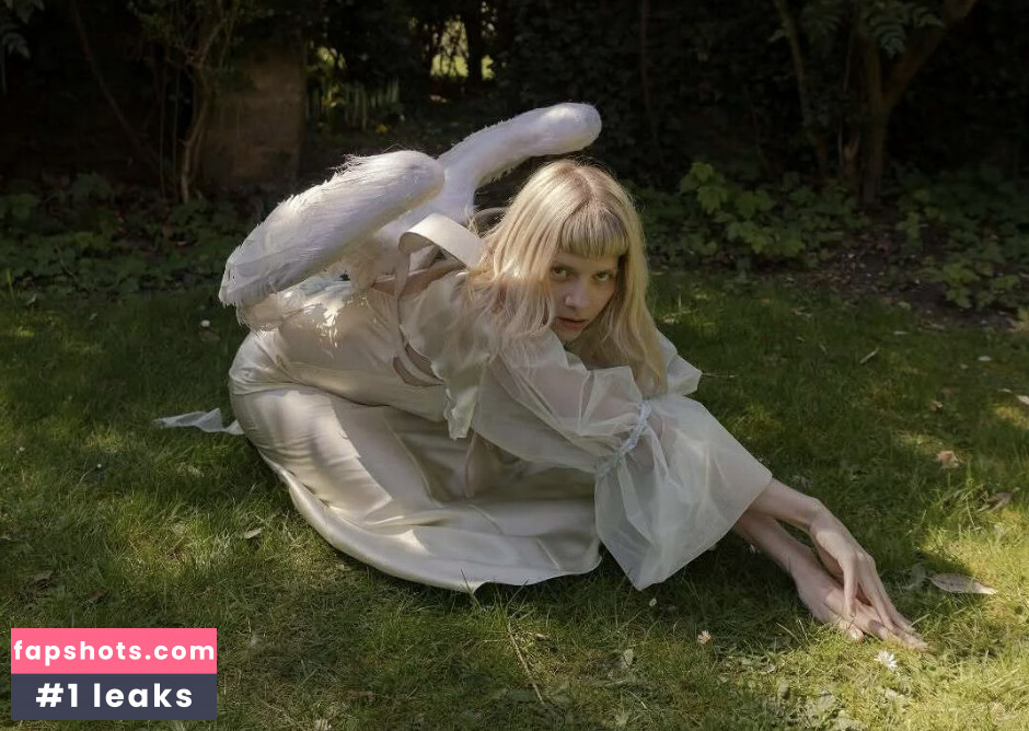 Aurora Aksnes gallery photo #7