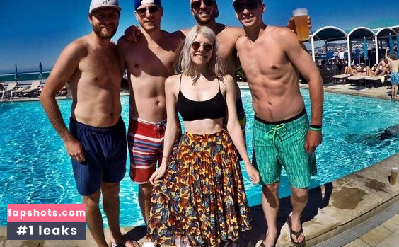 Aurora Aksnes gallery photo #61