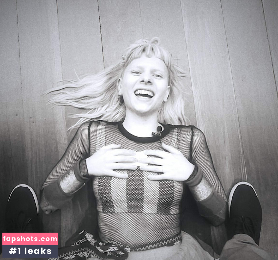 Aurora Aksnes gallery photo #68