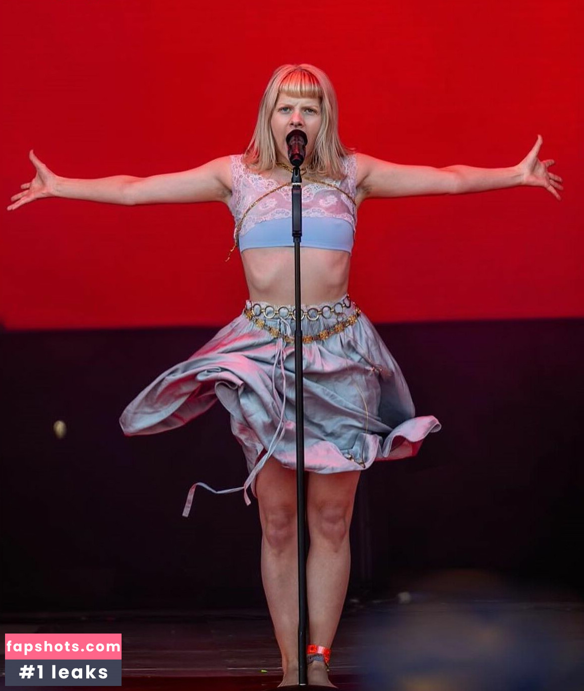 Aurora Aksnes gallery photo #72