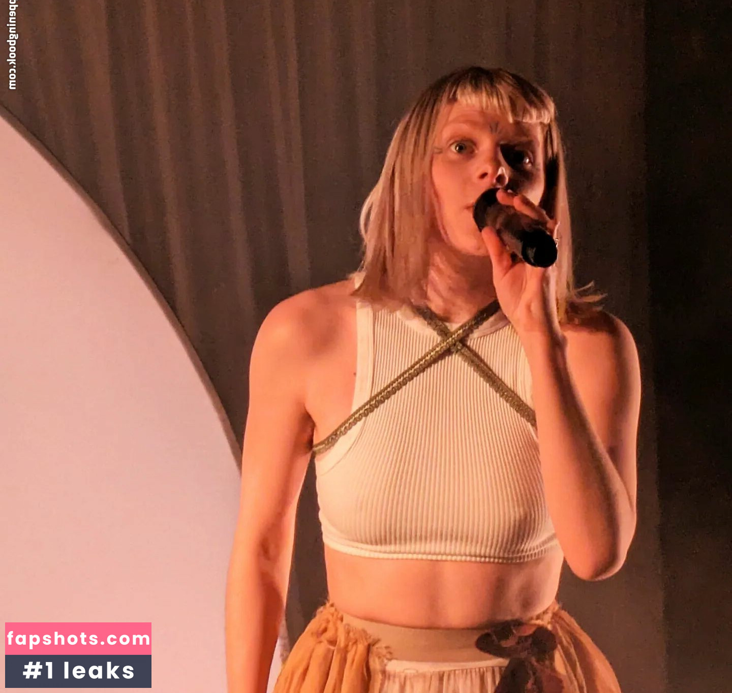 Aurora Aksnes gallery photo #80