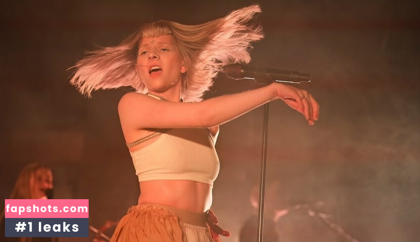 Aurora Aksnes gallery photo #81