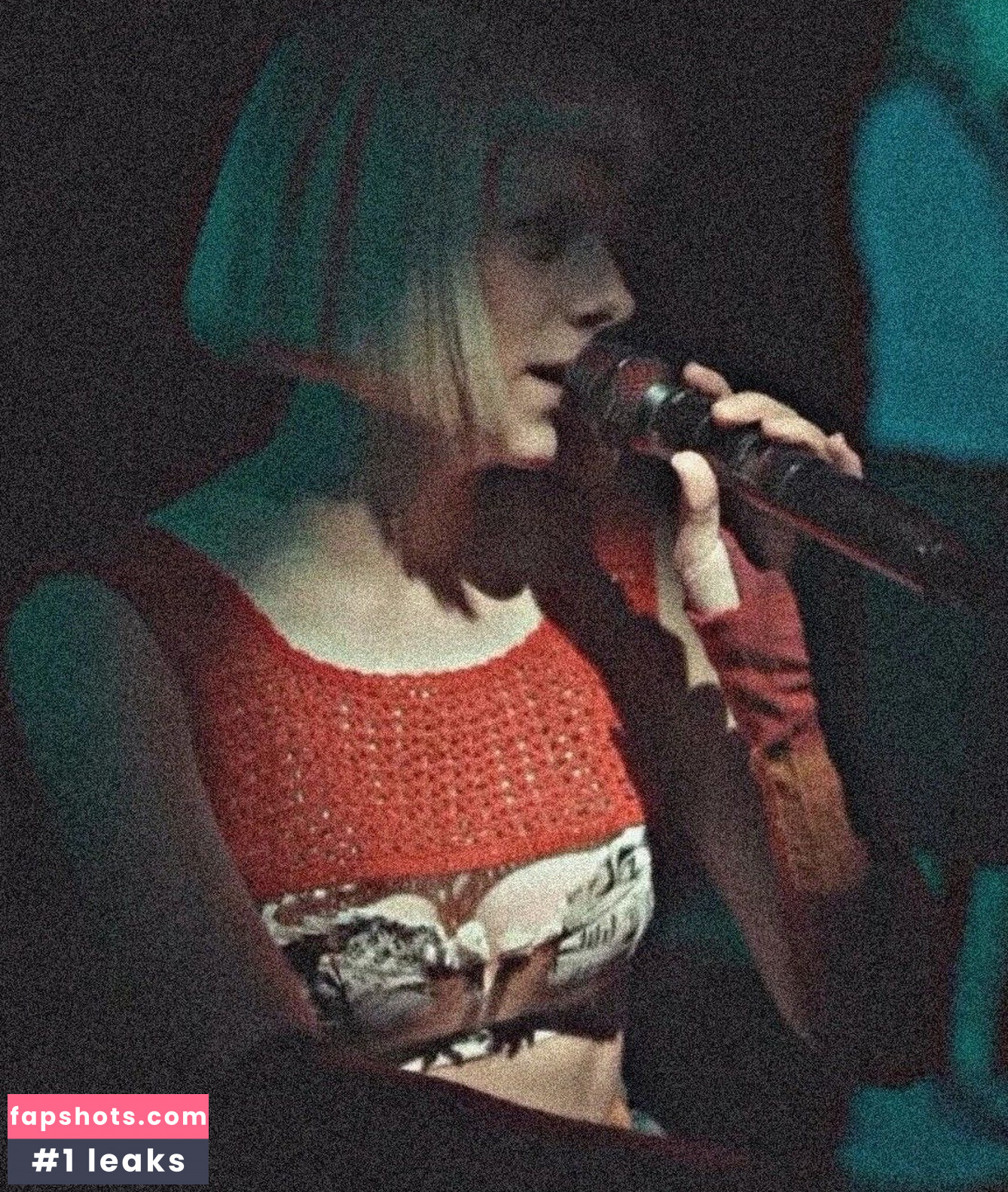 Aurora Aksnes gallery photo #84