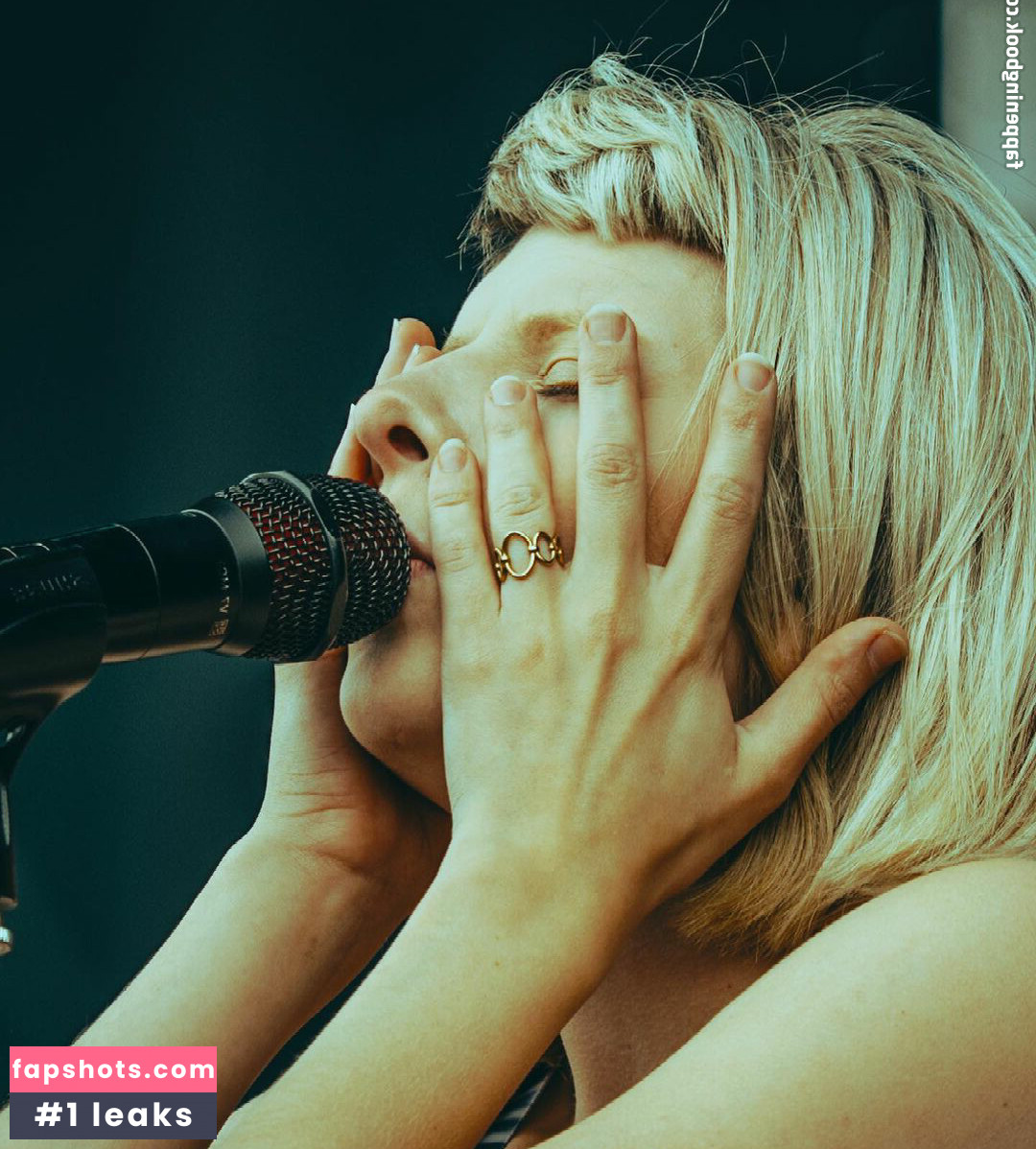 Aurora Aksnes gallery photo #89