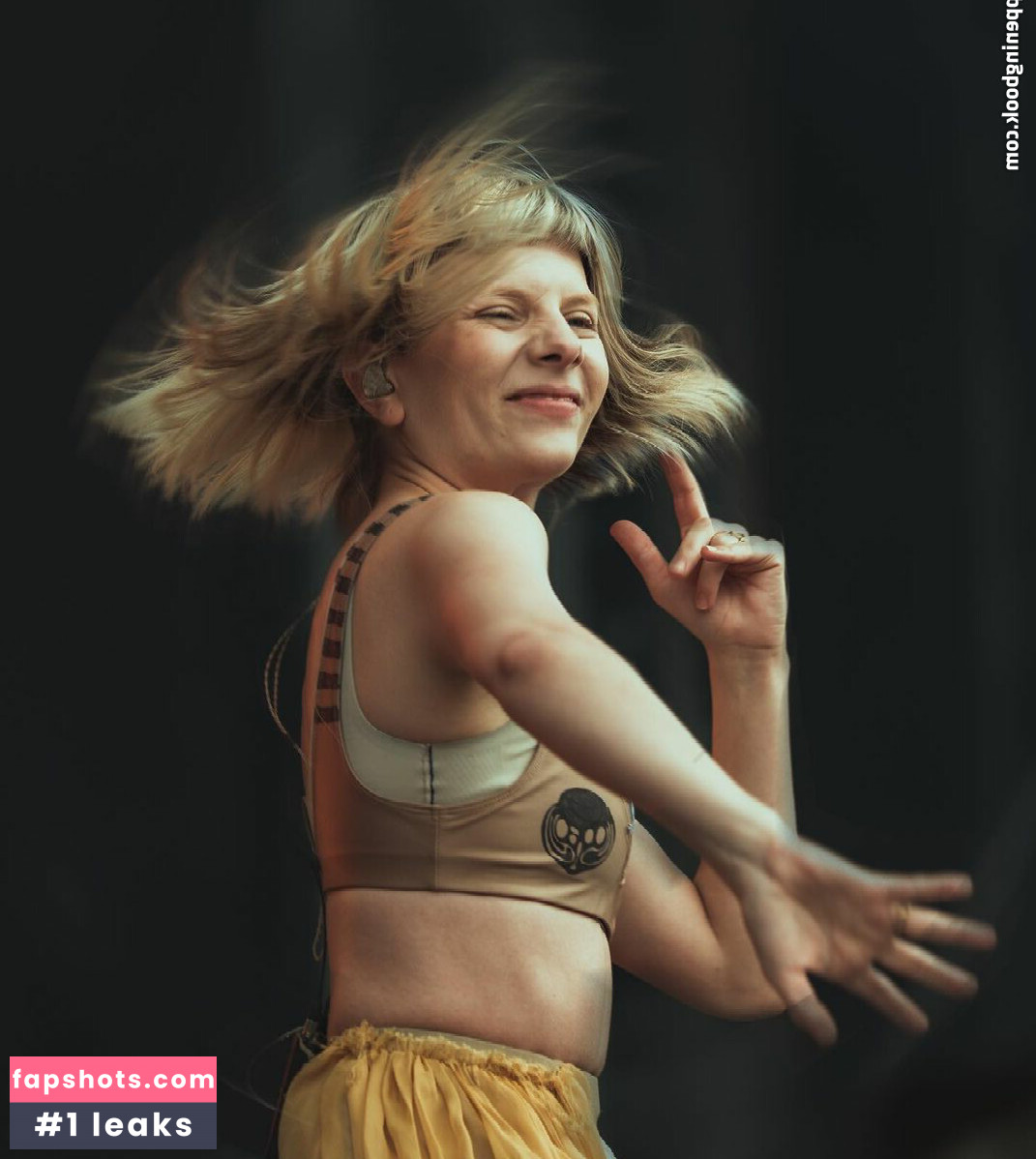 Aurora Aksnes gallery photo #93