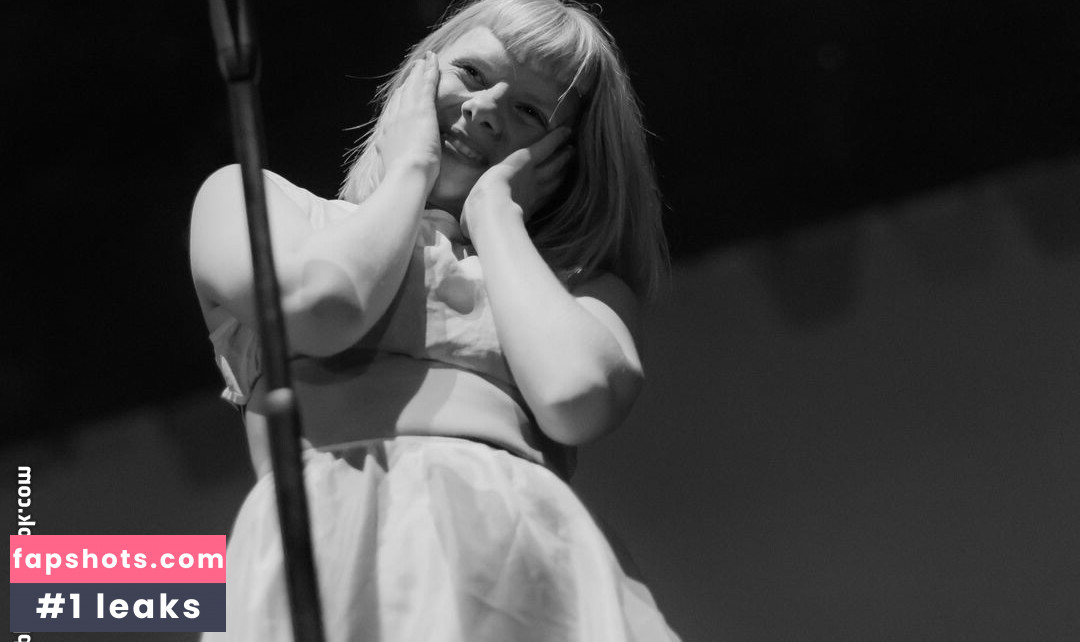 Aurora Aksnes gallery photo #96