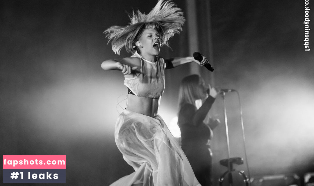 Aurora Aksnes gallery photo #97