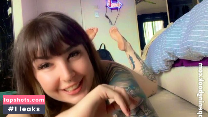 Aus Sarah gallery photo #5