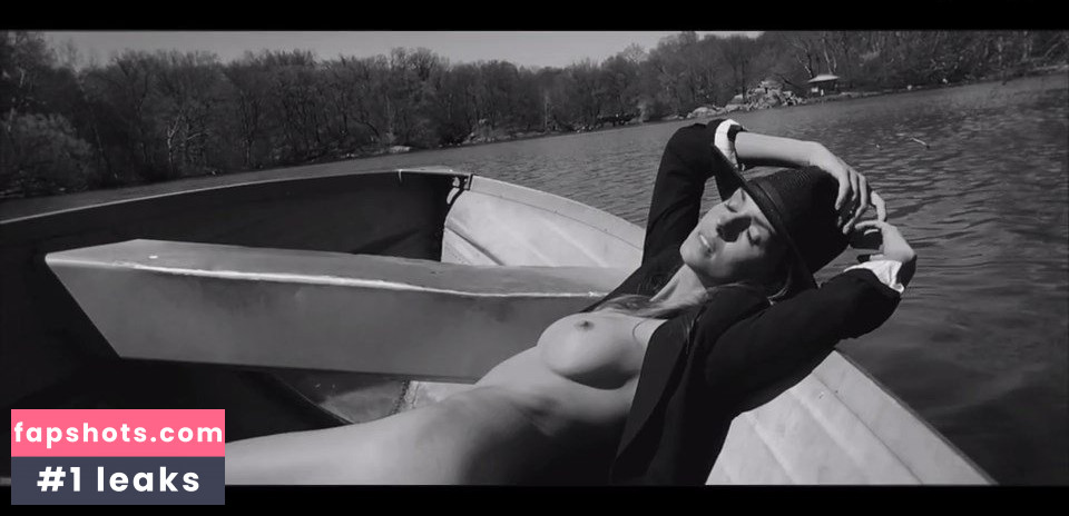 Autumn Holley gallery photo #37