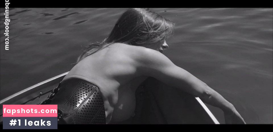 Autumn Holley gallery photo #5