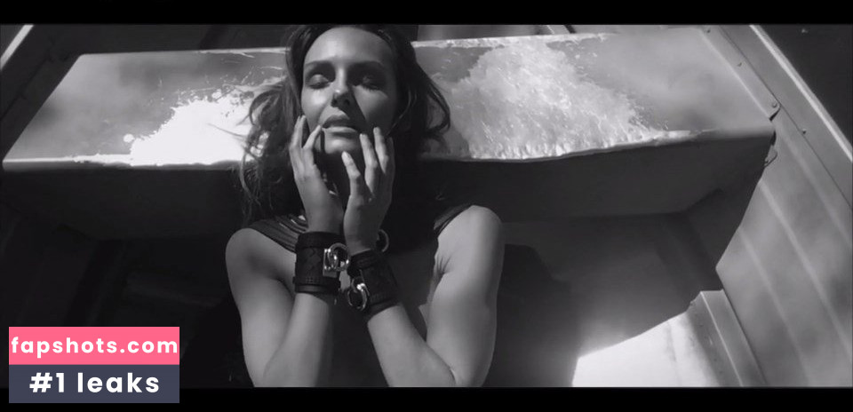 Autumn Holley gallery photo #47