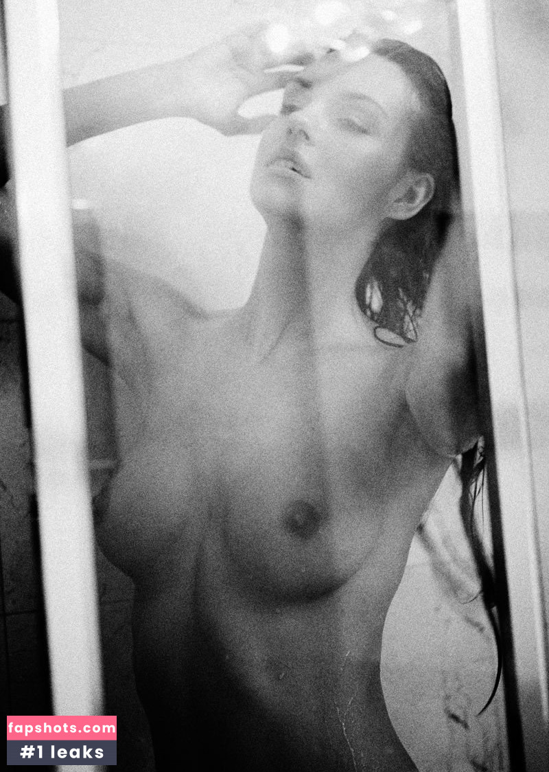 Autumn Holley gallery photo #8