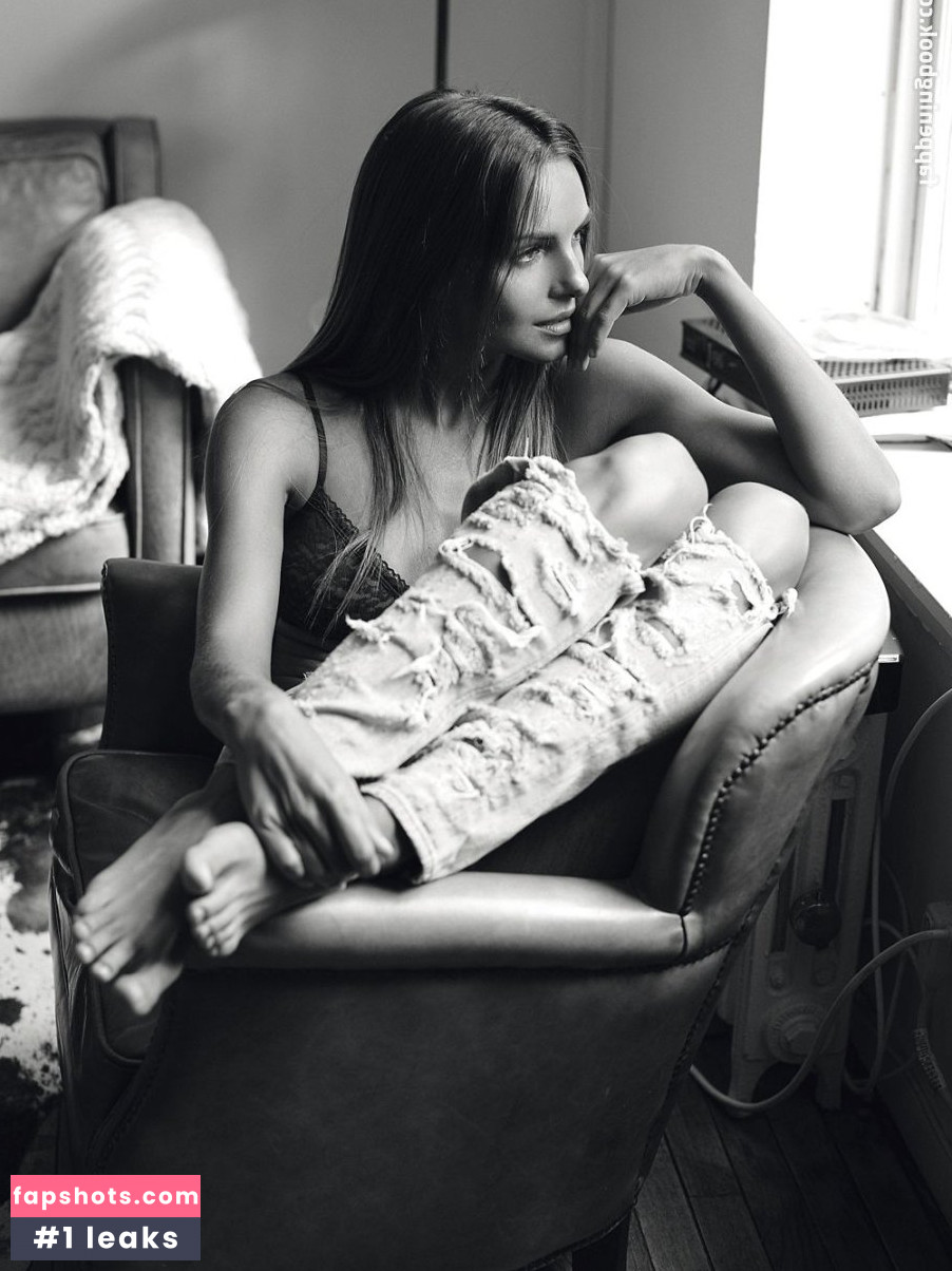 Autumn Holley gallery photo #84