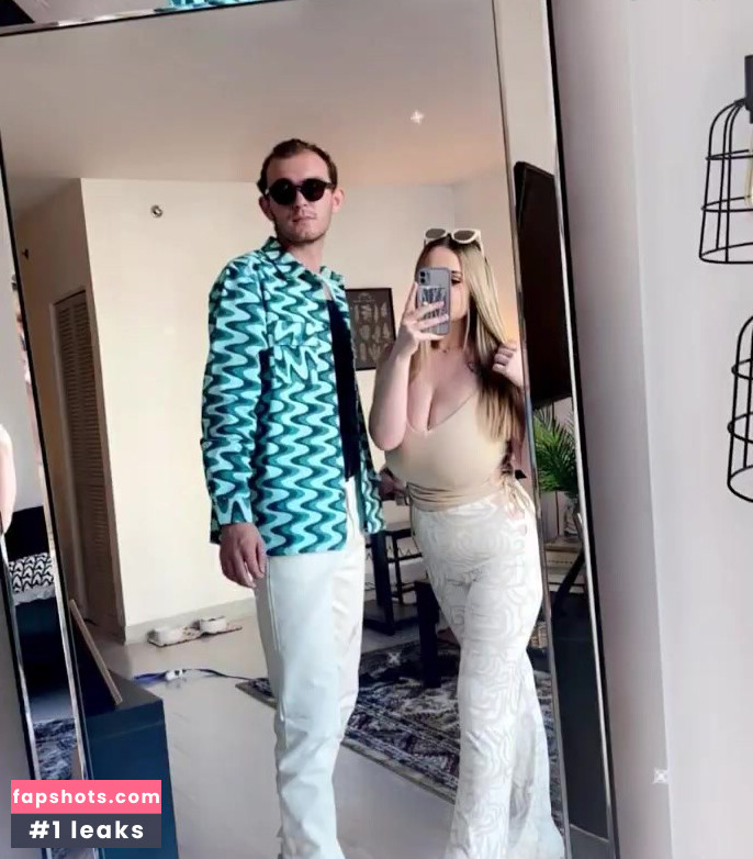 Autumn Lee gallery photo #25