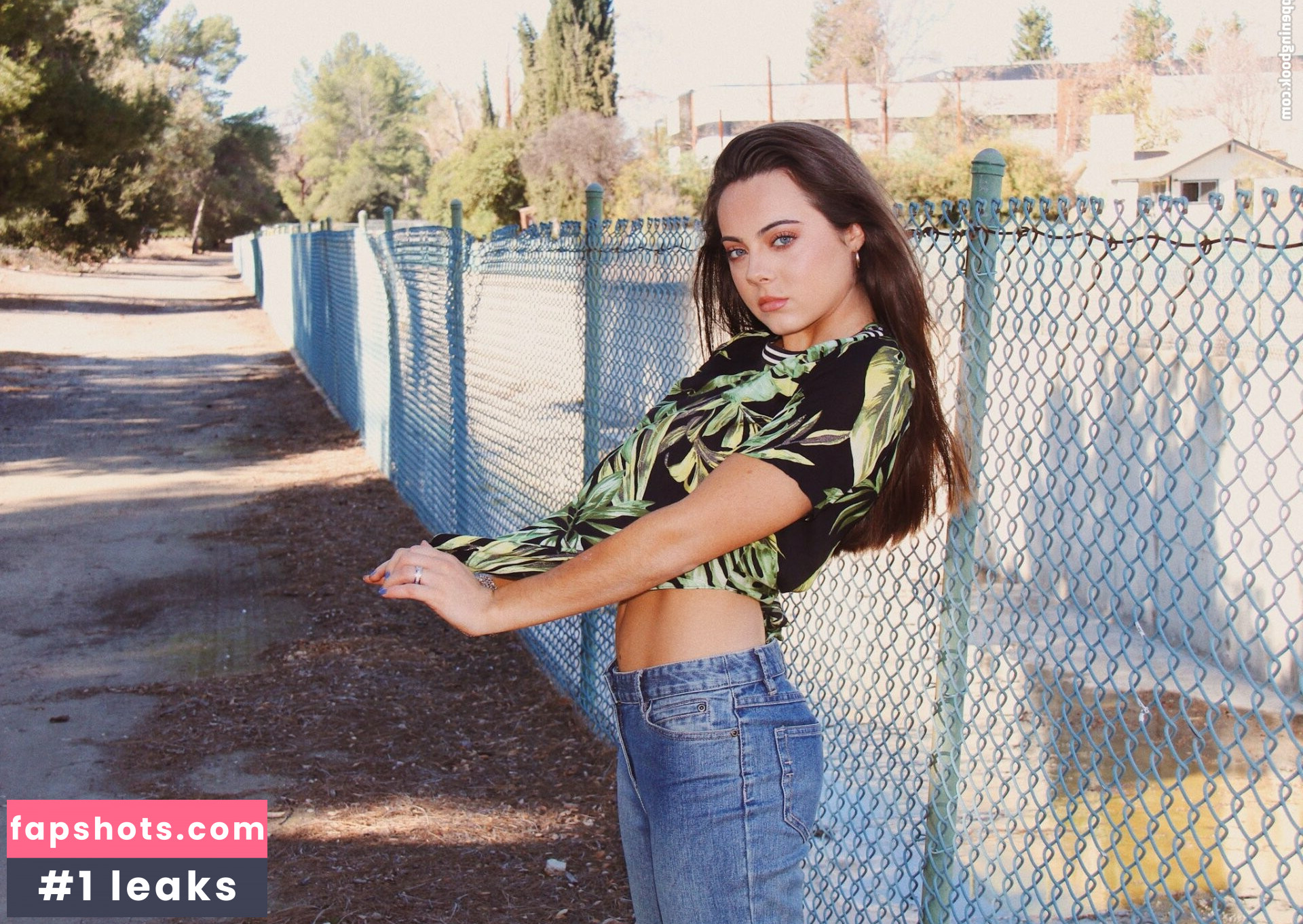 Ava Allan gallery photo #34