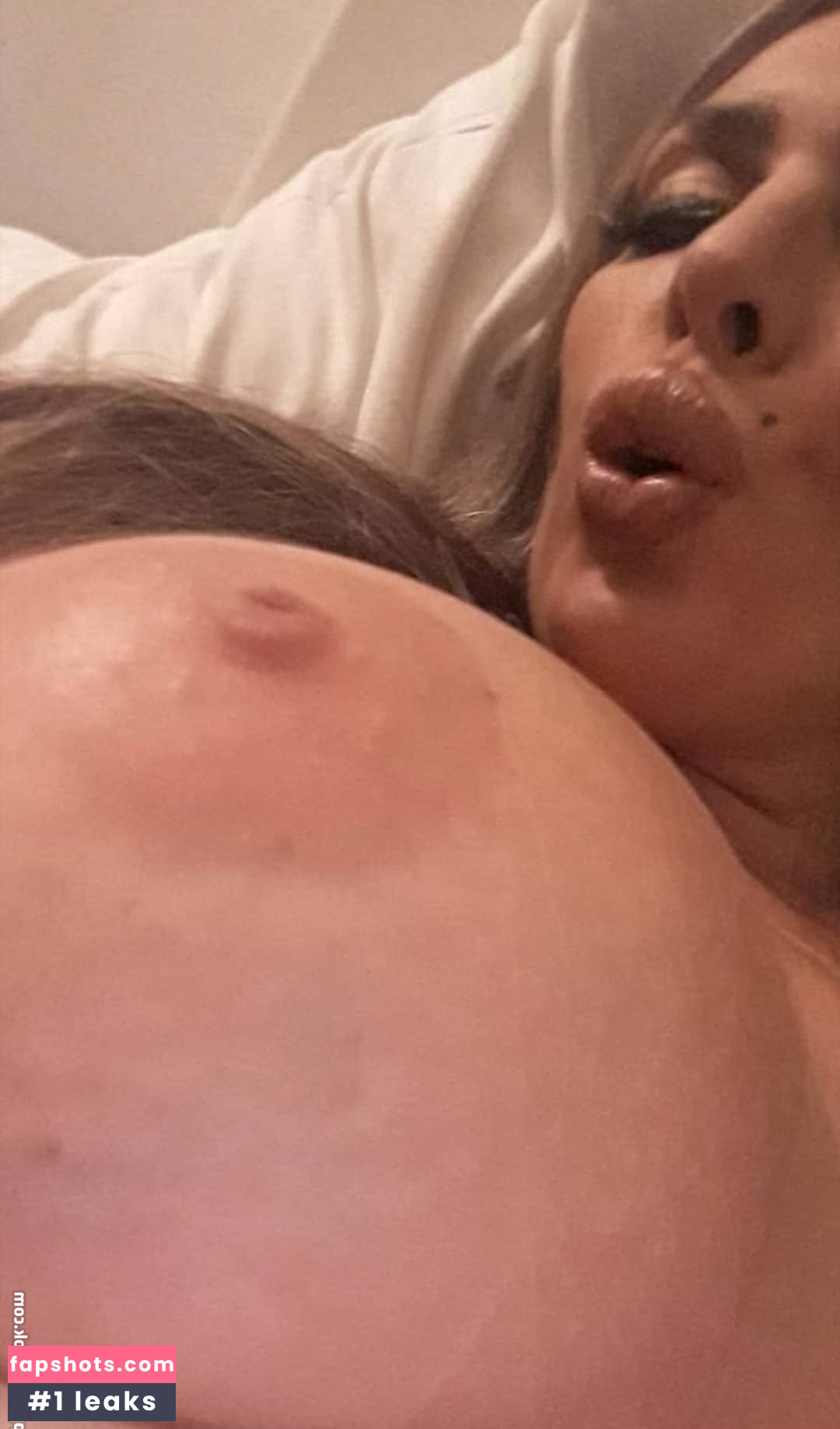 Ava Karabatić gallery photo #15