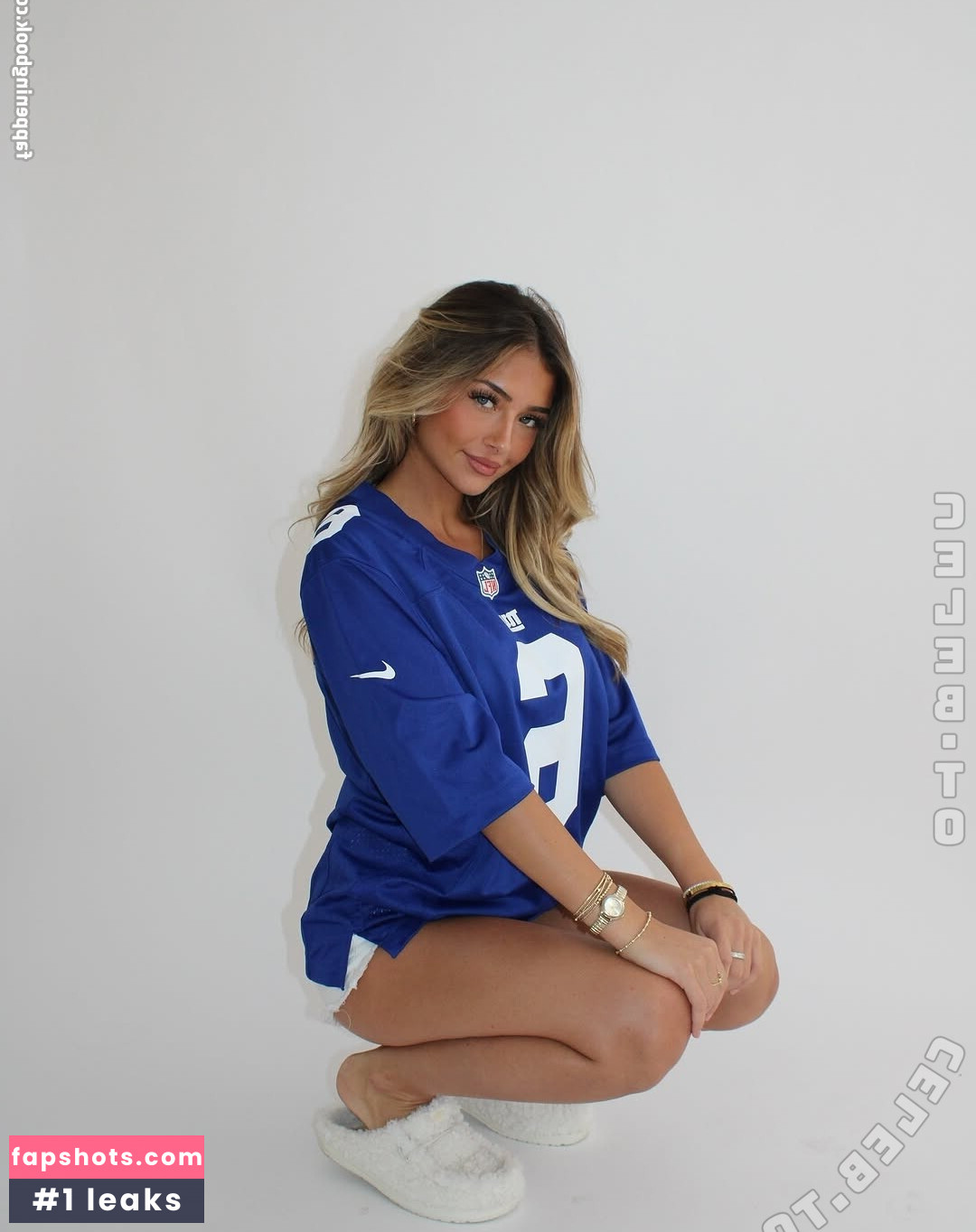 Ava Majury gallery photo #12