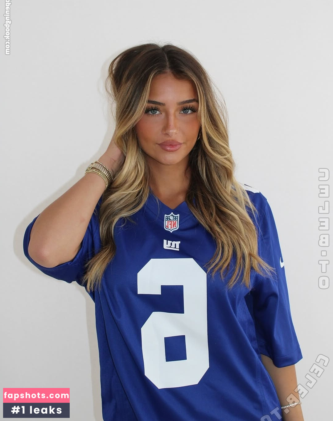 Ava Majury gallery photo #16