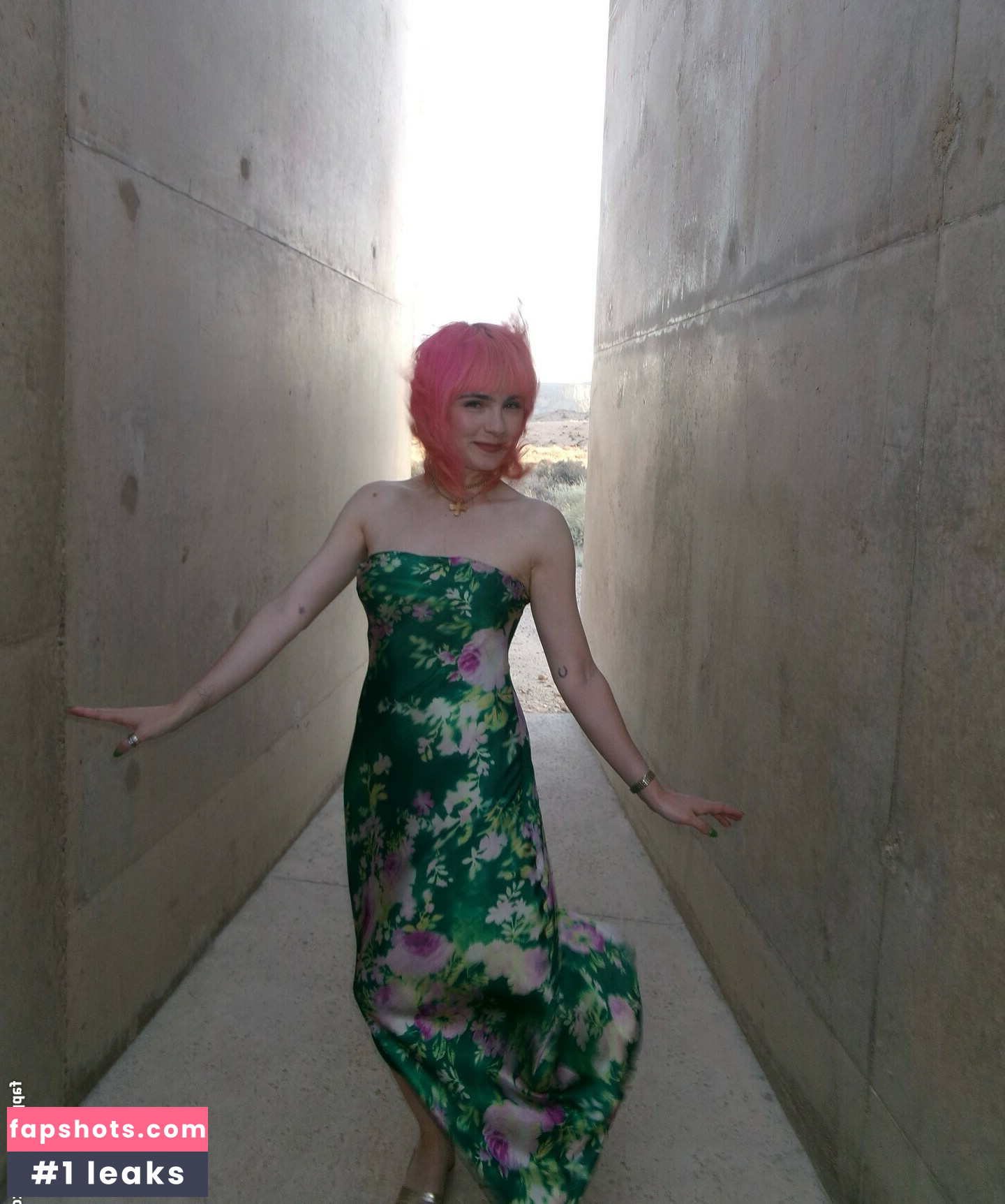 Ava Maybee gallery photo #13