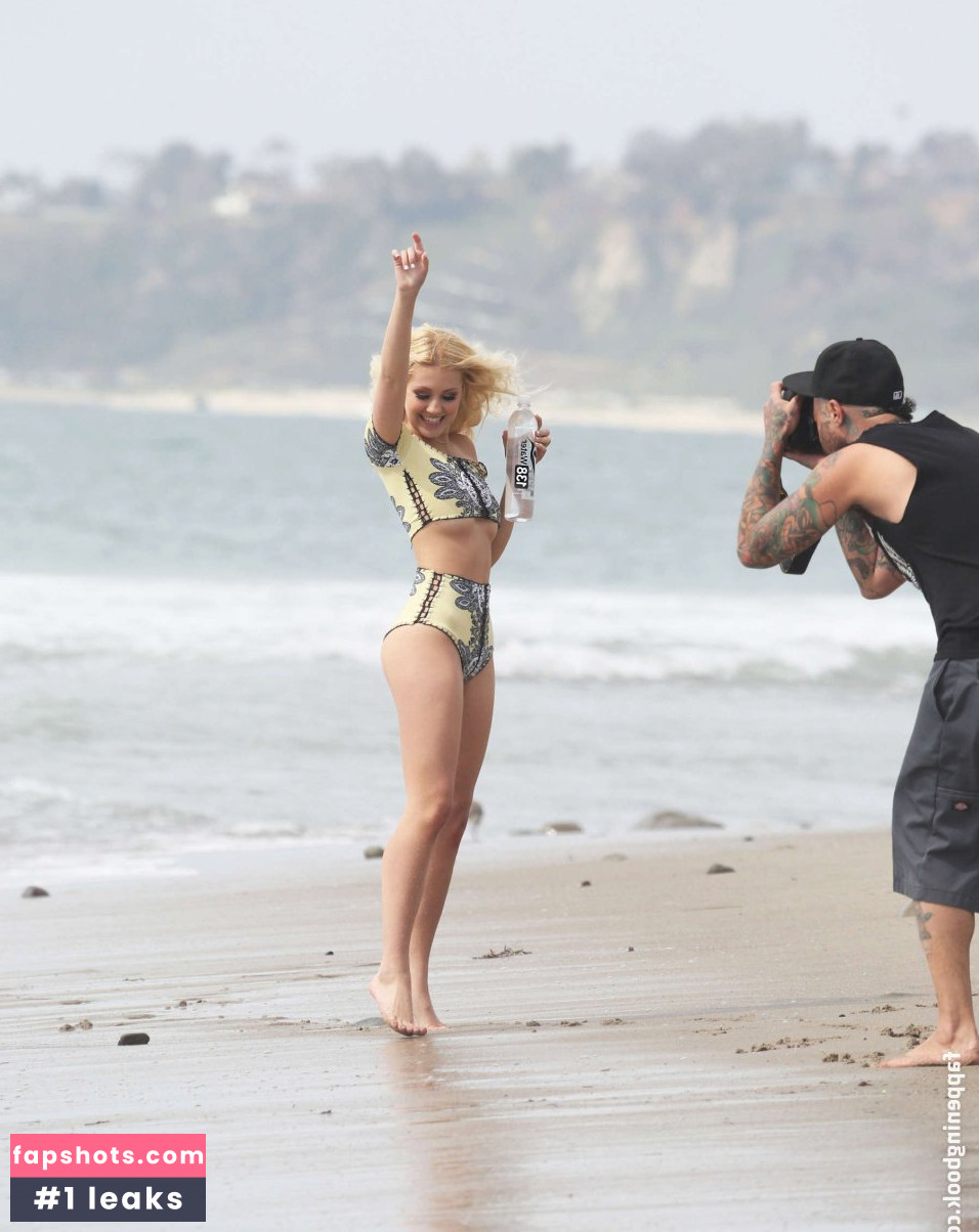 Ava Sambora gallery photo #17