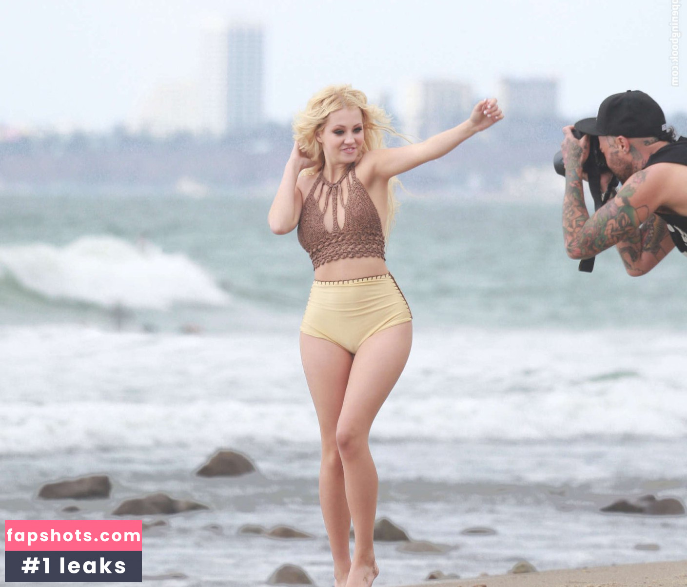 Ava Sambora gallery photo #23