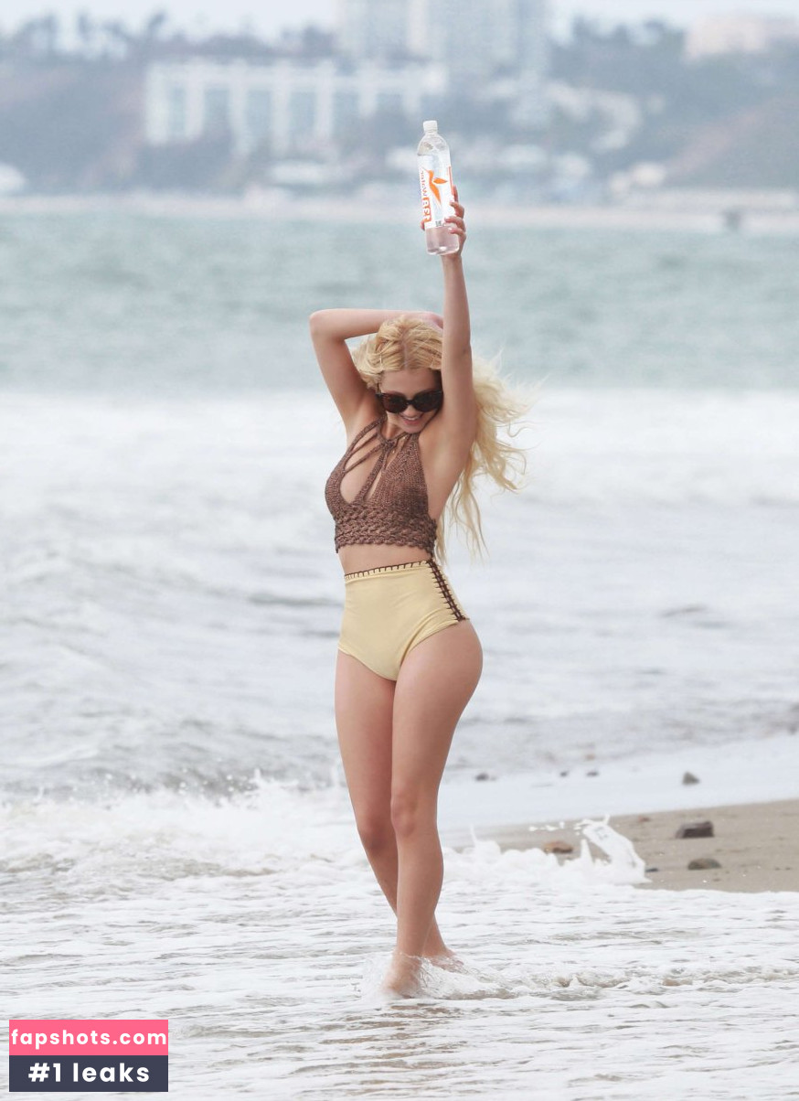 Ava Sambora gallery photo #28