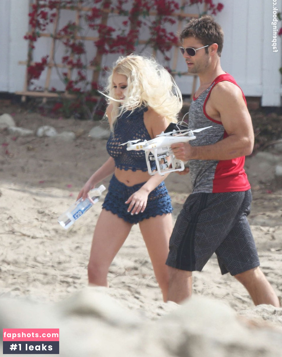 Ava Sambora gallery photo #41