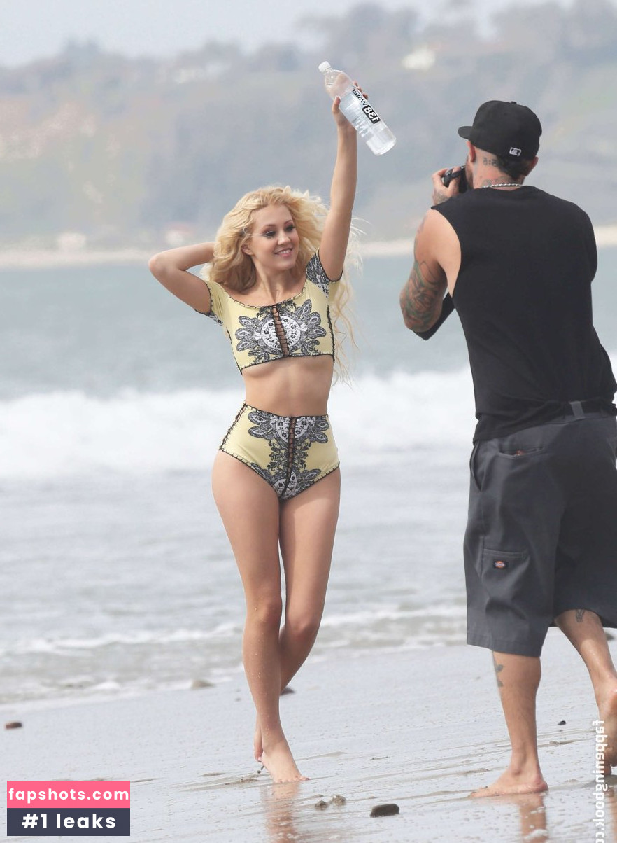 Ava Sambora gallery photo #44