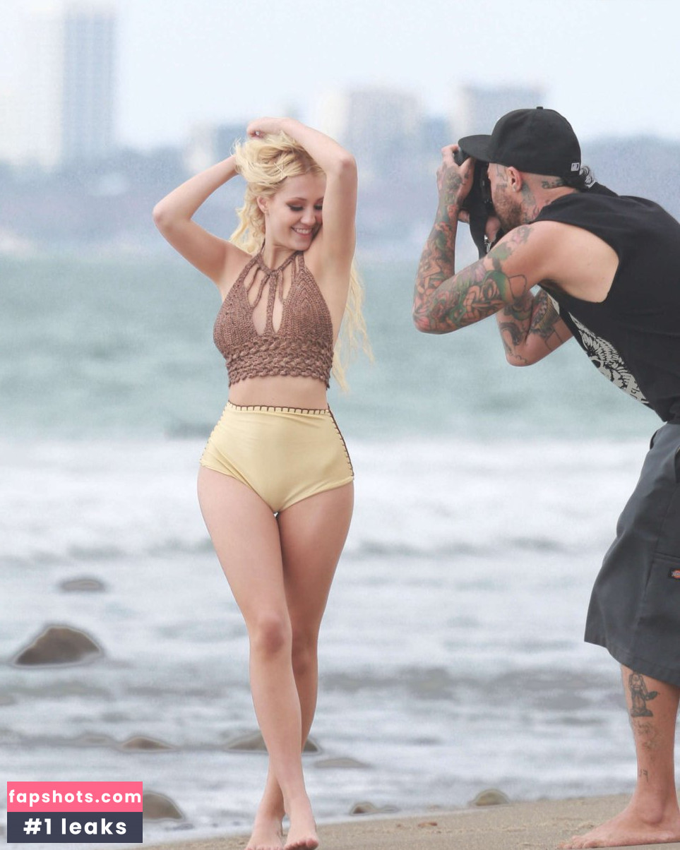 Ava Sambora gallery photo #47