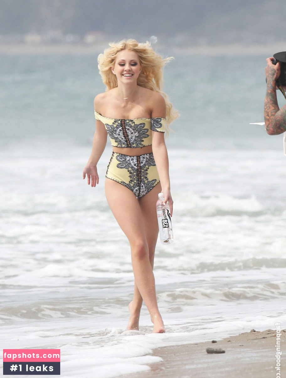 Ava Sambora gallery photo #51